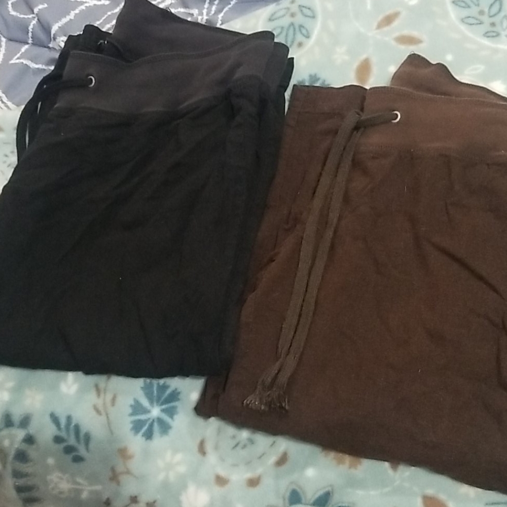 black and brown set of linen capris